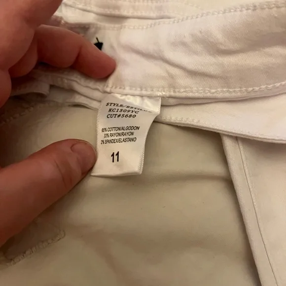 Fashion Nova White Jeans - Picture 3 of 3